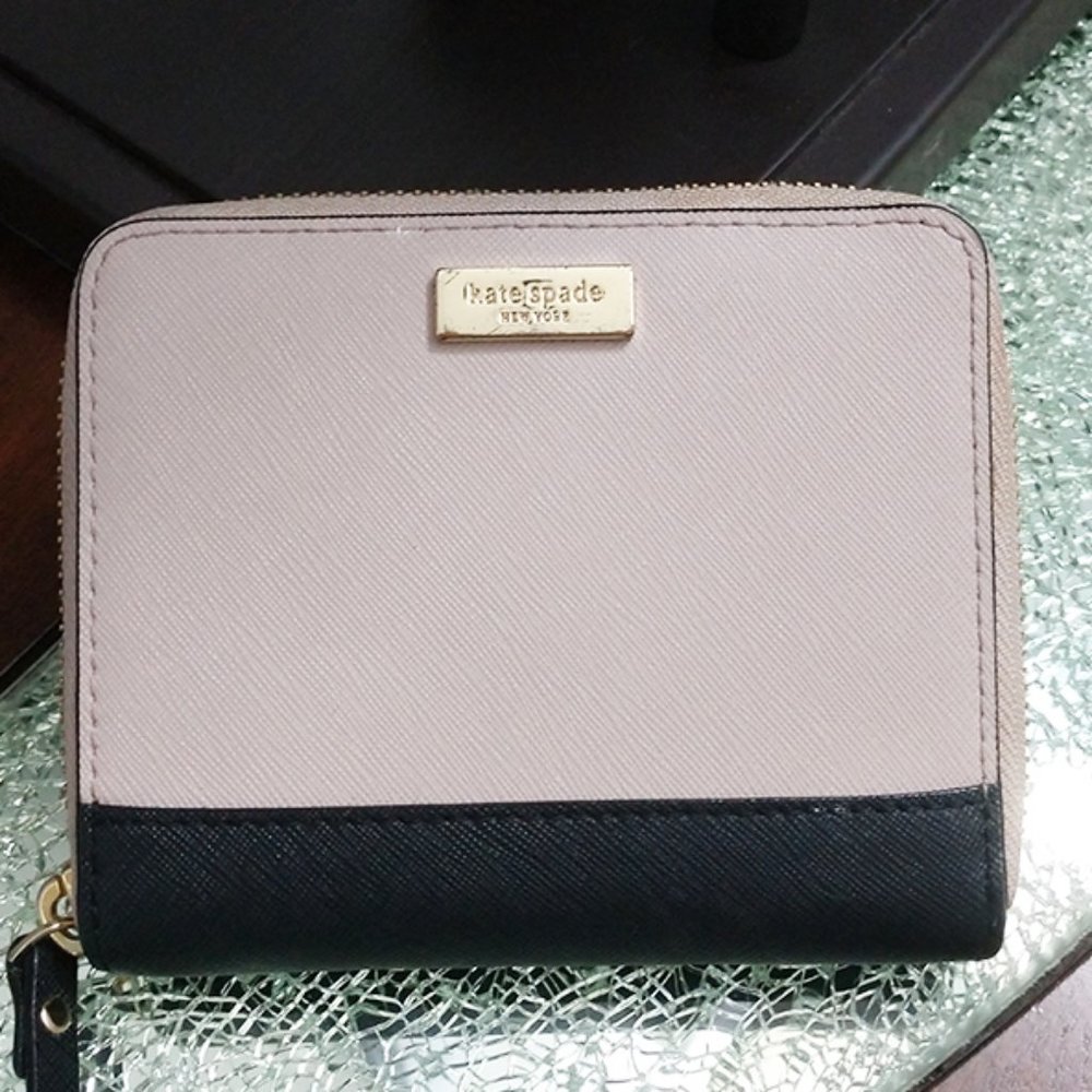 Kate Spade Laurel Way Darci Almondine & Black Zip Around Wallet, GUC